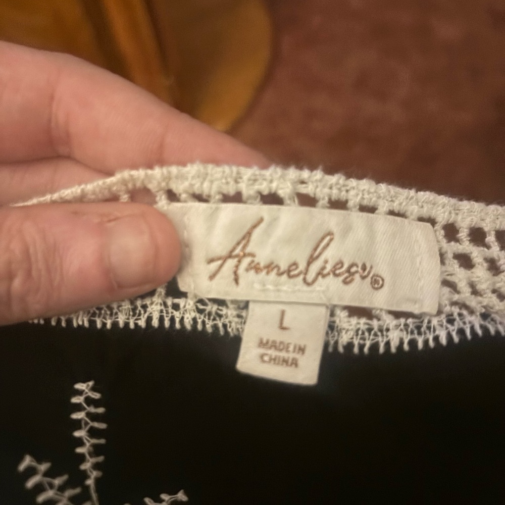 Ameliee‎ Black Lace Embroidered Blouse – Size Large - Picture 3 of 3